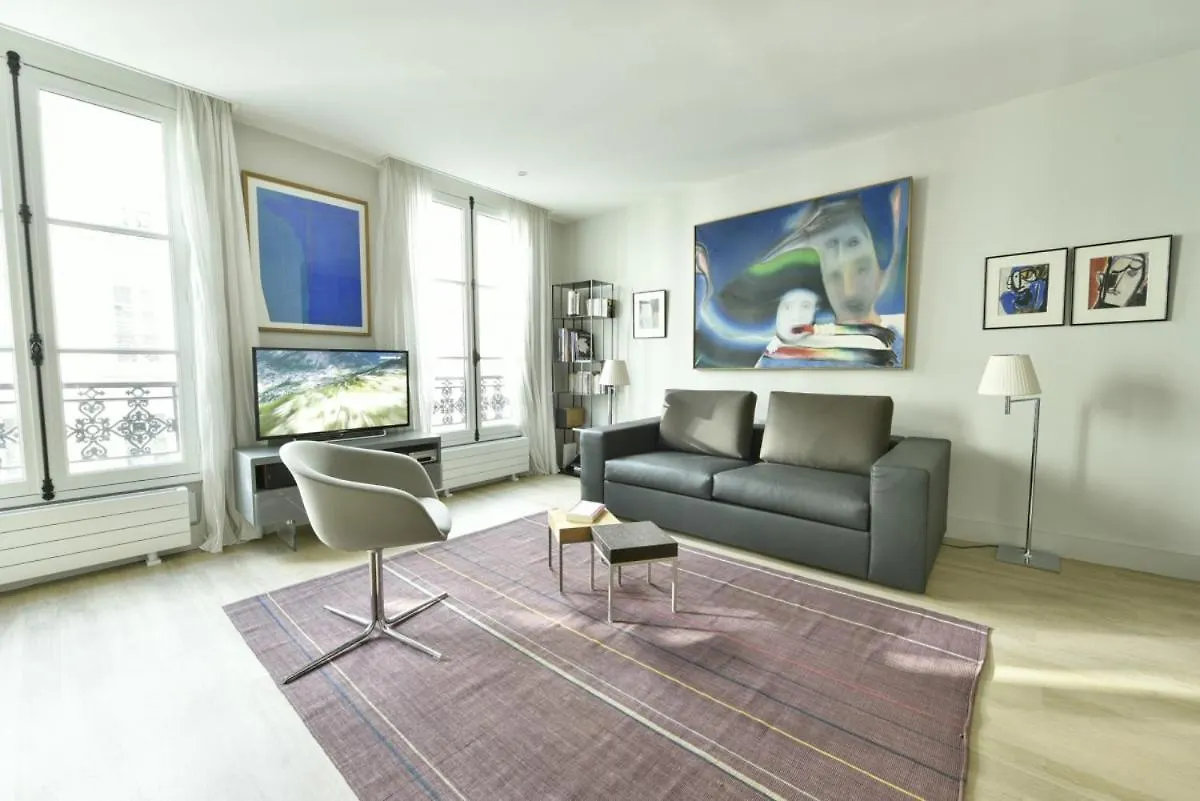 Champagne Apartment *